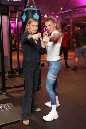 Actress Andrea Lüdke with boxer Natalie Zimmermann; fitness equipment instead of a red carpet—the Sports Club’s 20th fitness studio opened in Hamburg’s Poppenbüttel district, where celebrity guests immediately tried out the fitness and wellness equipment, including the ladies’ area, saunas, and relaxation pool, spread across 5,000 square meters, Hamburg, October 8, 2026