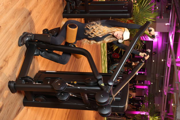Jenny Elvers, slimmer than ever, also cut a fine figure on the fitness equipment, Fitness equipment instead of the red carpet: The Sports Club’s 20th gym opened in Hamburg-Poppenbüttel, and celebrity guests immediately tried out the fitness and wellness equipment—including the ladies’ area, saunas, and relaxation pool—across 5,000 square meters of space. Hamburg, August 10, 2026