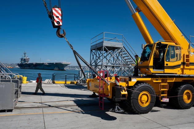 October 8, 2026, Coronado, California, United States: The aircraft carrier USS Abraham Lincoln (CVN 72) approaches Naval Air Station North Island in Coronado, California, on October 8, 2026, as shore personnel and equipment are positioned along the pier for the ship s return following a deployment. Coronado United States - ZUMAg374 20261008_znp_g374_024 Copyright: xLoganxGrahamx