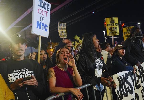 Protesters rally after ICE shooting of New York man in car with child inside NEW YORK, UNITED STATES - OCTOBER 08: Protesters rally after an Immigration and Customs Enforcement (ICE) agent shot a man as he sat in a car with a child inside on October 8, 2026, in New York City, U.S. Selcuk Acar Anadolu New York United States. Editorial use only. Please get in touch for any other usage. Copyright: x2026xAnadoluxSelcukxAcarx