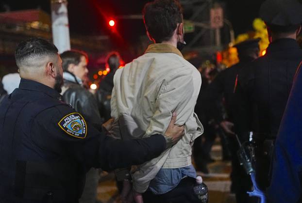 Protesters rally after ICE shooting of New York man in car with child inside NEW YORK, UNITED STATES - OCTOBER 08: Some protesters get detained during a rally after an Immigration and Customs Enforcement (ICE) agent shot a man as he sat in a car with a child inside on October 8, 2026, in New York City, U.S. Selcuk Acar Anadolu New York United States. Editorial use only. Please get in touch for any other usage. Copyright: x2026xAnadoluxSelcukxAcarx
