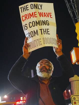 Protesters rally after ICE shooting of New York man in car with child inside NEW YORK, UNITED STATES - OCTOBER 08: Protesters rally after an Immigration and Customs Enforcement (ICE) agent shot a man as he sat in a car with a child inside on October 8, 2026, in New York City, U.S. Selcuk Acar Anadolu New York United States. Editorial use only. Please get in touch for any other usage.  Copyright: x2026xAnadoluxSelcukxAcarx