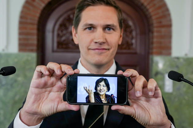 Nobel Peace Prize 2026 Oslo 20261009 The Chairman of the Nobel Committee, Jorgen Watne Frydnes, with a photo of Navanethem Navi Pillay, who will be awarded the 2026 Nobel Peace Prize, at the Nobel Institute. Photo by Javad Parsa, NTB, Oslo, Norway. ZbLIYfgkmGI. EDITORIAL USE ONLY. Ref: BNC POLZbLIYfgkmGI.jpg Copyright: xJavadxParsax xNTBx