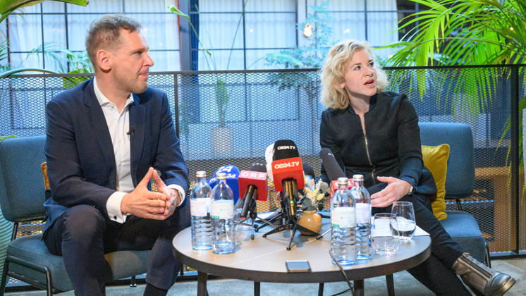 photonews in Vienna, October 9, 2026 Press briefing with the new interim SPÖ party leaders PHOTO: Interim SPÖ Chairman Philip Kucher and Interim SPÖ Chairwoman Eva Maria Holzleitner Press briefing with the new interim SPÖ party leaders Domestic policy, Domestic policy, SPÖ, Social Democracy Photo opportunity with the interim SPÖ party leaders