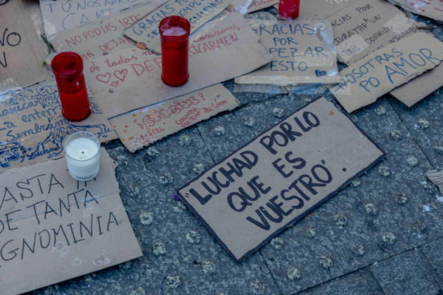 A minute of silence for Maricarmen at the housing protest camp in Sol Altar in honor of Maricarmen during a minute of silence for Maricarmen at the housing protest camp in Puerta del Sol on October 9, 2026, in Madrid, Spain. The Madrid Tenants’ Union has called for a minute of silence in honor of Maricarmen Abascal, the 87-year-old woman who was evicted from her home and who passed away last Wednesday, October 7, 2026, in Spain. Copyright: xRicardoxRubiox 7830698