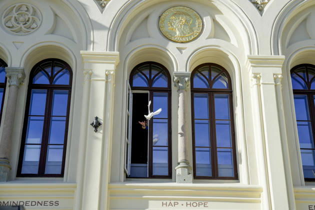 Nobel Peace Prize 2026 Oslo 20261009 At 12:00 p.m., the dove of peace takes flight from the window of the Nobel Peace Center in connection with the announcement of the new Peace Prize laureate. Photo: Terje Bendiksby, NTB, Oslo, Norway lToKDvRUr g EDITORIAL USE ONLY Ref BNClToKDvRUr g jpg  Copyright: xTerjexBendiksbyx xNTBx