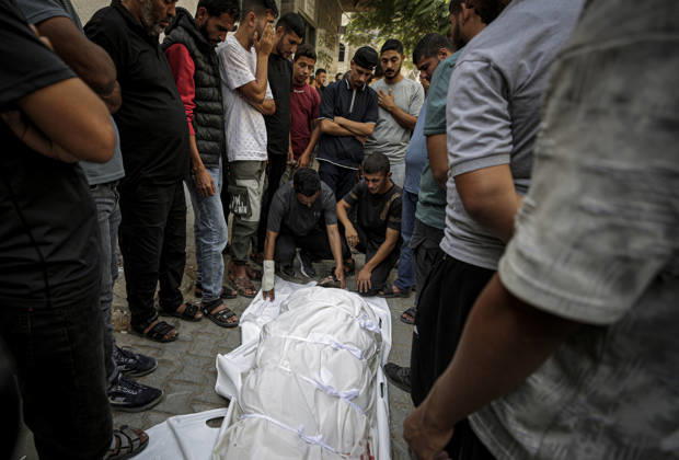Israeli army continues its attacks on Gaza despite the ceasefire GAZA CITY, GAZA, PALESTINE - OCTOBER 9: Relatives mourn as the bodies of those killed in an Israeli airstrike targeting the Es-Sabra neighborhood in southern Gaza City are brought to Al-Shifa Hospital in Gaza City, Gaza Palestine on October 9, 2026. Multiple dead and wounded, including women and children, were reported. Saeed M. M. T. Jaras Anadolu Gaza City Gaza. Editorial use only. Please get in touch for any other usage.  Copyright: x2026xAnadoluxSaeedxM.xM.xT.xJarasx