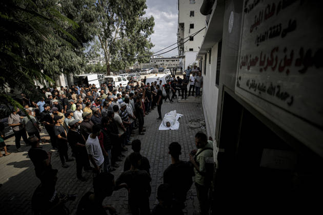 Israeli army continues its attacks on Gaza despite the ceasefire GAZA CITY, GAZA, PALESTINE - OCTOBER 9: Relatives mourn as the bodies of those killed in an Israeli airstrike targeting the Es-Sabra neighborhood in southern Gaza City are brought to Al-Shifa Hospital in Gaza City, Gaza Palestine on October 9, 2026. Multiple dead and wounded, including women and children, were reported. Saeed M. M. T. Jaras Anadolu Gaza City Gaza. Editorial use only. Please get in touch for any other usage.  Copyright: x2026xAnadoluxSaeedxM.xM.xT.xJarasx