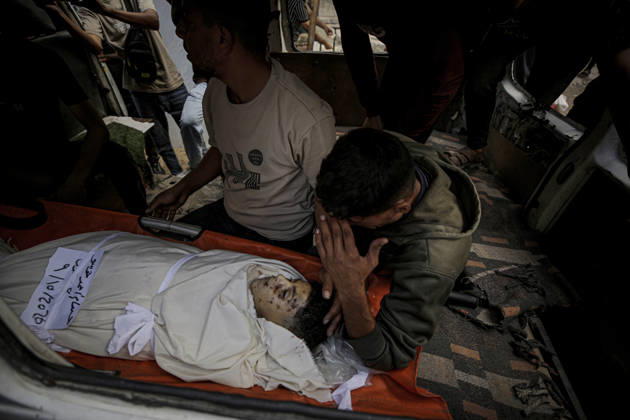 Israeli army continues its attacks on Gaza despite the ceasefire GAZA CITY, GAZA, PALESTINE - OCTOBER 9: (EDITORS NOTE: Image depicts death) Relatives mourn as the bodies of those killed in an Israeli airstrike targeting the Es-Sabra neighborhood in southern Gaza City are brought to Al-Shifa Hospital in Gaza City, Gaza Palestine on October 9, 2026. Multiple dead and wounded, including women and children, were reported. Saeed M. M. T. Jaras Anadolu Gaza City Gaza. Editorial use only. Please get in touch for any other usage.  Copyright: x2026xAnadoluxSaeedxM.xM.xT.xJarasx