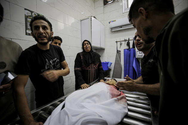 Israeli army continues its attacks on Gaza despite the ceasefire GAZA CITY, GAZA, PALESTINE - OCTOBER 9: (EDITORS NOTE: Image depicts death) Relatives mourn as the bodies of those killed in an Israeli airstrike targeting the Es-Sabra neighborhood in southern Gaza City are brought to Al-Shifa Hospital in Gaza City, Gaza Palestine on October 9, 2026. Multiple dead and wounded, including women and children, were reported. Saeed M. M. T. Jaras Anadolu Gaza City Gaza. Editorial use only. Please get in touch for any other usage.  Copyright: x2026xAnadoluxSaeedxM.xM.xT.xJarasx