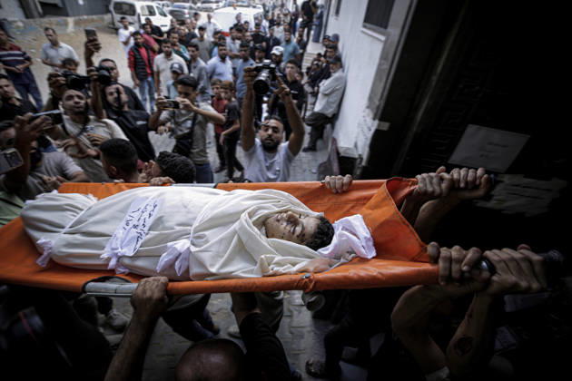 Israeli army continues its attacks on Gaza despite the ceasefire GAZA CITY, GAZA, PALESTINE - OCTOBER 9: (EDITORS NOTE: Image depicts death) The bodies of those killed in an Israeli airstrike targeting the Es-Sabra neighborhood in southern Gaza City are brought to Al-Shifa Hospital in Gaza City, Gaza Palestine on October 9, 2026. Multiple dead and wounded, including women and children, were reported. Saeed M. M. T. Jaras Anadolu Gaza City Gaza. Editorial use only. Please get in touch for any other usage.  Copyright: x2026xAnadoluxSaeedxM.xM.xT.xJarasx