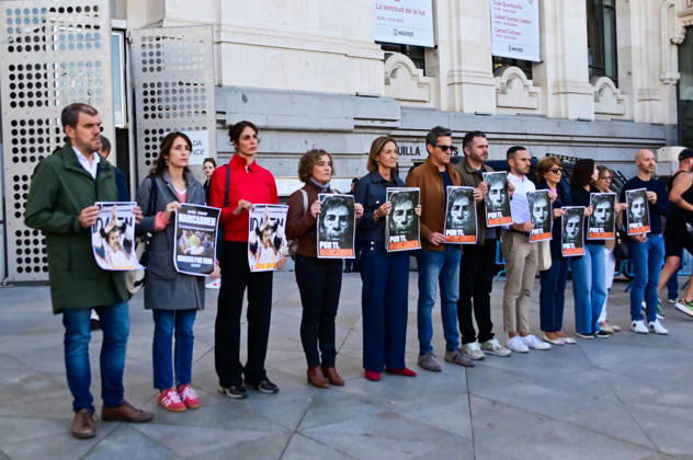 October 9, 2026, Madrid, Madrid, SPAIN: Members and representatives of the Madrid branch of the Spanish Socialist Workersâ€⠢ Party (PSOE) observe a minute of silence outside Madrid City Hall in memory of Maricarmen, who died after being evicted from her home. Her death has become a symbol of the housing crisis and the struggle against real estate speculation. Madrid SPAIN - ZUMAz108 20261009_znp_z108_002 Copyright: xRichardxZubelzux