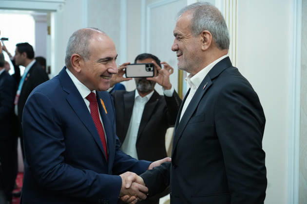 Masoud Pezeshkian - Nikol Pashinyan meeting in Turkmenistan TURKMENBASHI, TURKMENISTAN - OCTOBER 09: (----EDITORIAL USE ONLY - MANDATORY CREDIT - IRANIAN PRESIDENCY HANDOUT - NO MARKETING NO ADVERTISING CAMPAIGNS - DISTRIBUTED AS A SERVICE TO CLIENTS----) Iranian President Masoud Pezeshkian (R), who is in the Avaza region near Turkmenbashi, Turkmenistan, to attend the Commonwealth of Independent States (CIS) Leaders Summit and the Caspian Sea Environmental Meeting, meets with Armenian Prime Minister Nikol Pashinyan on October 09, 2026. Iranian Presidency Handout Anadolu Turkmenbashi Turkmenistan. Editorial use only. Please get in touch for any other usage. Copyright: x2026xAnadoluxIranianxPresidencyx xHandoutx