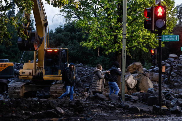 Santiago, October 9, 2026: Consequences of a mudslide that affected the area from San Carlos de Apoquindo to Los Dominicos in the Las Condes district, causing widespread damage and sweeping away vehicles and people. Diego Martin Aton, Chile, Aton 1198063 jpeg  Copyright: DIEGOxMARTIN ATONxCHILE