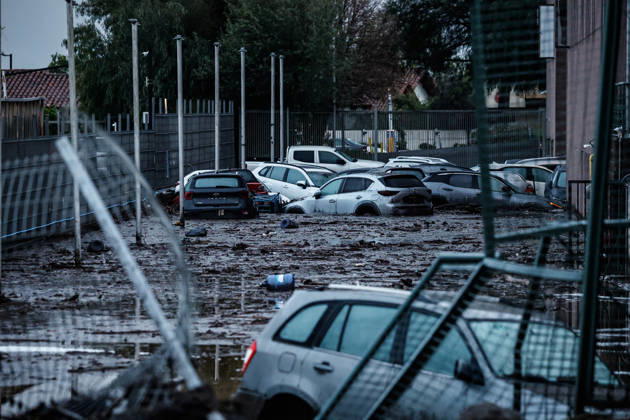 Santiago, October 9, 2026: Consequences of a mudslide that affected the area from San Carlos de Apoquindo to Los Dominicos in the Las Condes district, causing widespread damage and sweeping away vehicles and people. Diego Martin Aton, Chile, Aton 1198065 jpeg  Copyright: DIEGOxMARTIN ATONxCHILE