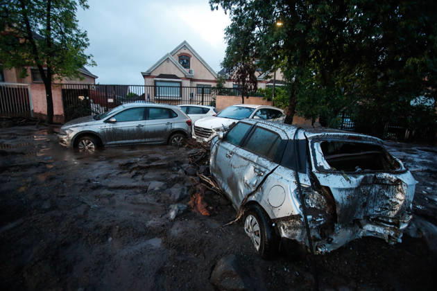 Santiago, October 9, 2026: Consequences of a mudslide that affected the area from San Carlos de Apoquindo to Los Dominicos in the Las Condes district, causing widespread damage and sweeping away vehicles and people. Diego Martin Aton, Chile, Aton 1198070 jpeg  Copyright: DIEGOxMARTIN ATONxCHILE