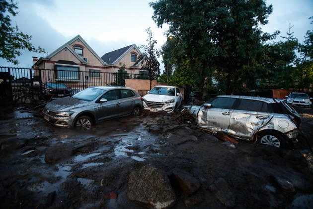 Santiago, October 9, 2026 Consequences of a mudslide that affected the area from San Carlos de Apoquindo to Los Dominicos in the Las Condes district, causing widespread damage and sweeping away vehicles and people. Diego Martin Aton, Chile, Aton 1198071 jpeg  Copyright: DIEGOxMARTIN ATONxCHILE