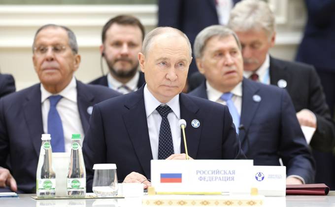 RECORD DATE NOT STATED 09.10.2026. - TURKMENISTAN, BALKAN PROVINCE - Russia s President Vladimir Putin attends an expanded meeting of the CIS Council of Heads of State in Turkmenbashi. KremlinxPool