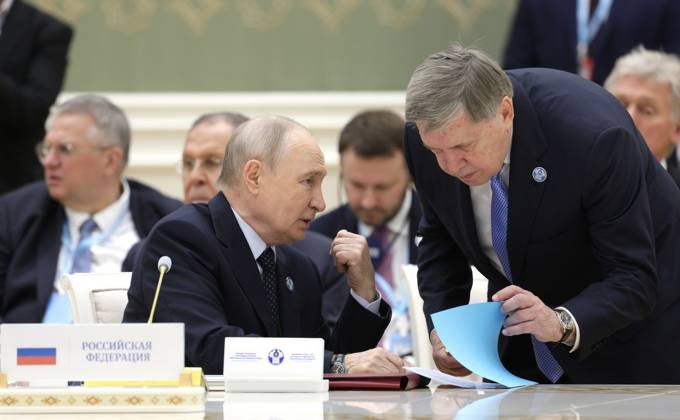 RECORD DATE NOT STATED 09.10.2026. - TURKMENISTAN, BALKAN PROVINCE - Russia s President Vladimir Putin attends an expanded meeting of the CIS Council of Heads of State in Turkmenbashi. KremlinxPool