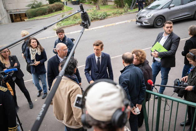 Edouard Geffray Visit an High School Lycee - Cachan French Education Minister Edouard Geffray and Lycee Polyvalent s Headteacher Antoine Milovanovic during a visit to the high school Lycee Polyvalent de Cachan, in Cachan, on the outskirts of Paris, France on October 9, 2026, on the sidelines of a nationwide protest movement of students over learning conditions. Photo by Alexis Jumeau ABACAPRESS.COM Cachan France Copyright: xJumeauxAlexis ABACAx