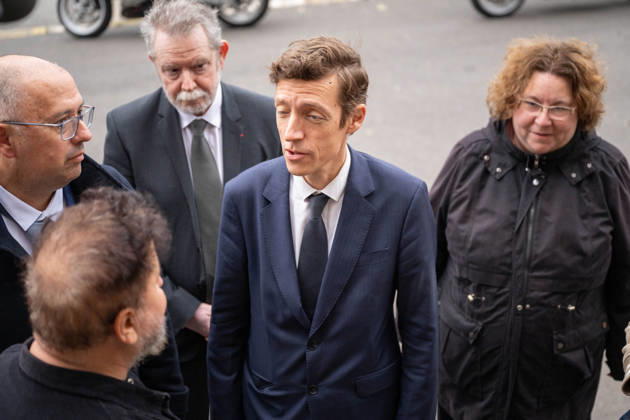 Edouard Geffray Visit an High School Lycee - Cachan French Education Minister Edouard Geffray and Lycee Polyvalent s Headteacher Antoine Milovanovic during a visit to the high school Lycee Polyvalent de Cachan, in Cachan, on the outskirts of Paris, France on October 9, 2026, on the sidelines of a nationwide protest movement of students over learning conditions. Photo by Alexis Jumeau ABACAPRESS.COM Cachan France Copyright: xJumeauxAlexis ABACAx