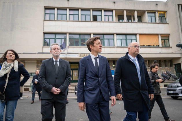 Edouard Geffray Visit an High School Lycee - Cachan French Education Minister Edouard Geffray and Lycee Polyvalent s Headteacher Antoine Milovanovic during a visit to the high school Lycee Polyvalent de Cachan, in Cachan, on the outskirts of Paris, France on October 9, 2026, on the sidelines of a nationwide protest movement of students over learning conditions. Photo by Alexis Jumeau ABACAPRESS.COM Cachan France Copyright: xJumeauxAlexis ABACAx