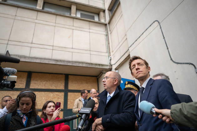 Edouard Geffray Visit an High School Lycee - Cachan French Education Minister Edouard Geffray and Lycee Polyvalent s Headteacher Antoine Milovanovic during a visit to the high school Lycee Polyvalent de Cachan, in Cachan, on the outskirts of Paris, France on October 9, 2026, on the sidelines of a nationwide protest movement of students over learning conditions. Photo by Alexis Jumeau ABACAPRESS.COM Cachan France Copyright: xJumeauxAlexis ABACAx