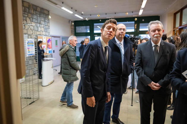 Edouard Geffray Visit an High School Lycee - Cachan French Education Minister Edouard Geffray and Lycee Polyvalent s Headteacher Antoine Milovanovic during a visit to the high school Lycee Polyvalent de Cachan, in Cachan, on the outskirts of Paris, France on October 9, 2026, on the sidelines of a nationwide protest movement of students over learning conditions. Photo by Alexis Jumeau ABACAPRESS.COM Cachan France Copyright: xJumeauxAlexis ABACAx