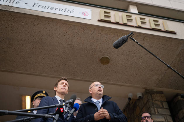 Edouard Geffray Visit an High School Lycee - Cachan French Education Minister Edouard Geffray and Lycee Polyvalent s Headteacher Antoine Milovanovic during a visit to the high school Lycee Polyvalent de Cachan, in Cachan, on the outskirts of Paris, France on October 9, 2026, on the sidelines of a nationwide protest movement of students over learning conditions. Photo by Alexis Jumeau ABACAPRESS.COM Cachan France Copyright: xJumeauxAlexis ABACAx
