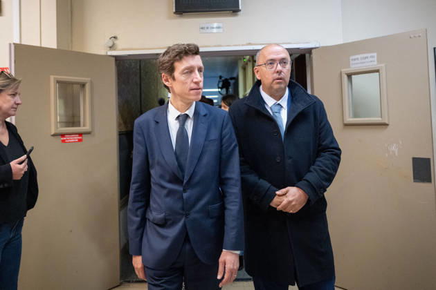 Edouard Geffray Visit an High School Lycee - Cachan French Education Minister Edouard Geffray and Lycee Polyvalent s Headteacher Antoine Milovanovic during a visit to the high school Lycee Polyvalent de Cachan, in Cachan, on the outskirts of Paris, France on October 9, 2026, on the sidelines of a nationwide protest movement of students over learning conditions. Photo by Alexis Jumeau ABACAPRESS.COM Cachan France Copyright: xJumeauxAlexis ABACAx