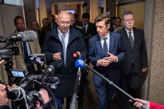 Edouard Geffray Visit an High School Lycee - Cachan French Education Minister Edouard Geffray and Lycee Polyvalent s Headteacher Antoine Milovanovic during a visit to the high school Lycee Polyvalent de Cachan, in Cachan, on the outskirts of Paris, France on October 9, 2026, on the sidelines of a nationwide protest movement of students over learning conditions. Photo by Alexis Jumeau ABACAPRESS.COM Cachan France Copyright: xJumeauxAlexis ABACAx