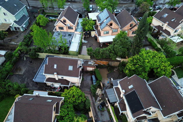 Santiago, October 9, 2026: Consequences of a mudslide that affected the area from San Carlos de Apoquindo to Los Dominicos in the Las Condes district, causing widespread damage and sweeping away vehicles and people. Diego Martin Aton, Chile, Aton 1198085 jpeg  Copyright: DIEGOxMARTIN ATONxCHILE