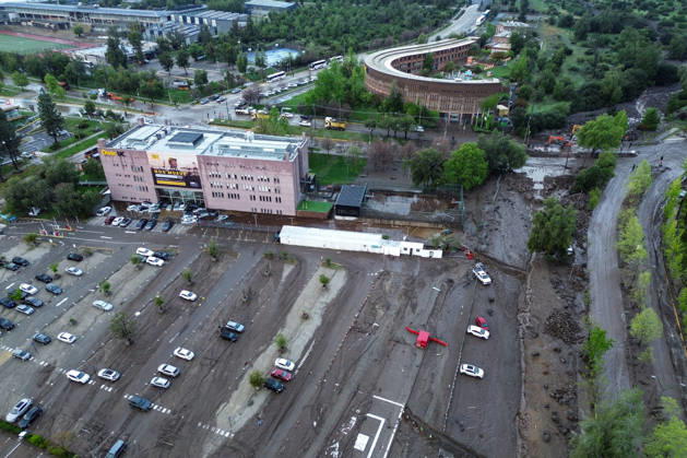 Santiago, October 9, 2026: Consequences of a mudslide that affected the area from San Carlos de Apoquindo to Los Dominicos in the Las Condes district, causing widespread damage and sweeping away vehicles and people. Diego Martin Aton, Chile, Aton 1198087 jpeg  Copyright: DIEGOxMARTIN ATONxCHILE