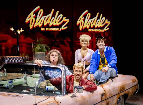 Entertainment Bilder des Tages BARNEVELD - Rian Gerritsen (Ma Flodder), William Spaaij (Johnnie), Shanna Slaap (Daughter Kees) and Koen van der Molen (Son Kees) during the presentation of the main cast of the musical Flodder in the Midden Nederland Hallen. The musical is produced by the Belgian production company Studio 100 and director Dick Maas, the creator of the original series and film. SEM VAN DER WAL ANP netherlands out - belgium out  Copyright: xx x571923288x originalFilename: 571923288