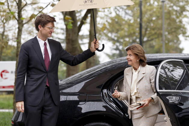 Queen Silvia of Sweden during her visit to the Luisen Gymnasium in Düsseldorf. The Queen attended the Luisen Gymnasium in Düsseldorf during her school years; today, it is located in a new building at a different site. Düsseldorf, October 9, 2026, North Rhine-Westphalia, Germany Copyright: xChristophxHardtx