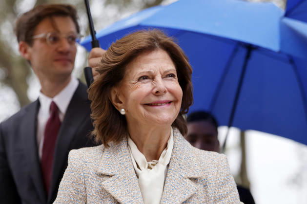 Queen Silvia of Sweden during her visit to the Luisen Gymnasium in Düsseldorf. The Queen attended the Luisen Gymnasium in Düsseldorf during her school years; today, it is located in a new building at a different site. Düsseldorf, October 9, 2026, North Rhine-Westphalia, Germany Copyright: xChristophxHardtx