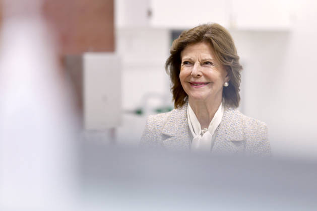 Queen Silvia of Sweden during her visit to the Luisen Gymnasium in Düsseldorf. The Queen attended the Luisen Gymnasium in Düsseldorf during her school years; today, it is located in a new building at a different site. Düsseldorf, October 9, 2026, North Rhine-Westphalia, Germany Copyright: xChristophxHardtx