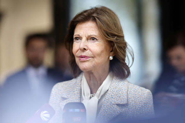Queen Silvia of Sweden during her visit to the Luisen Gymnasium in Düsseldorf. The Queen attended the Luisen Gymnasium in Düsseldorf during her school years; today, it is located in a new building at a different site. Düsseldorf, October 9, 2026, North Rhine-Westphalia, Germany Copyright: xChristophxHardtx