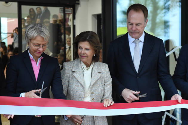 Ceremonial dedication of the new Luisen Gymnasium school building on October 9, 2026, in Düsseldorf: Dorothee Feller, Minister of Schools and Education for the State of North Rhine-Westphalia; on the left, Her Majesty Queen Silvia of Sweden; in the center, Dr. Stephan Keller, Mayor of Düsseldorf; on the right xRx