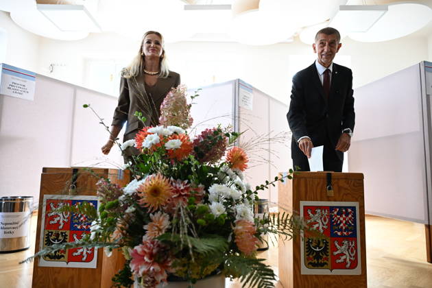 News Bilder des Tages The two-day elections to municipal assemblies started in the Czech Republic together with the first round of the elections to one-third of the Senate, on October 9, 2026. On the photo votes Czech Prime Minister Andrej Babis (ANO) and his wife Monika Babisova, in Pruhonice, Czech Republic. (CTKxPhoto KaterinaxSulova) CTKPhotoP2026100904735 CTKPhotoP2026100904735