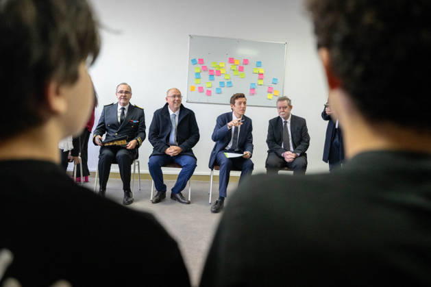 Edouard Geffray Visit an High School Lycee - Cachan French Education Minister Edouard Geffray, flanked by Headteacher Antoine Milovanovic and Head of the Creteil Education Authority Jean-François Chanet speaks to students during a visit to the high school Lycee Polyvalent de Cachan, in Cachan, on the outskirts of Paris, France on October 9, 2026, on the sidelines of a nationwide protest movement of students over learning conditions. Photo by Alexis Jumeau ABACAPRESS.COM Cachan France Copyright: xJumeauxAlexis ABACAx