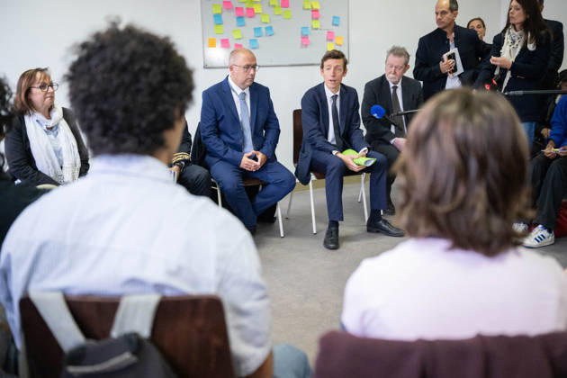Edouard Geffray Visit an High School Lycee - Cachan French Education Minister Edouard Geffray, flanked by Headteacher Antoine Milovanovic and Head of the Creteil Education Authority Jean-François Chanet speaks to students during a visit to the high school Lycee Polyvalent de Cachan, in Cachan, on the outskirts of Paris, France on October 9, 2026, on the sidelines of a nationwide protest movement of students over learning conditions. Photo by Alexis Jumeau ABACAPRESS.COM Cachan France Copyright: xJumeauxAlexis ABACAx