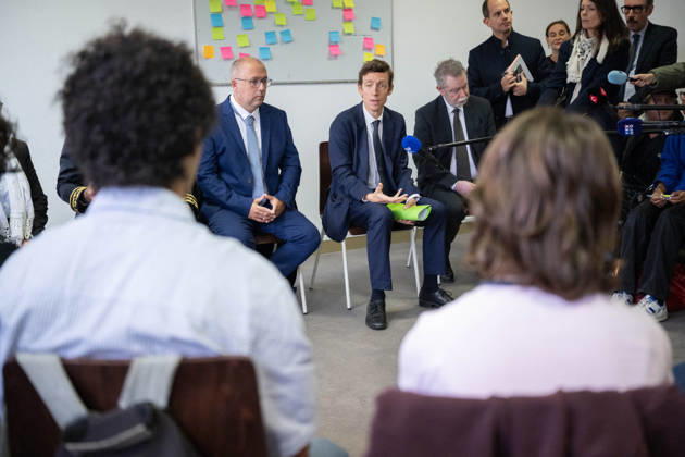 Edouard Geffray Visit an High School Lycee - Cachan French Education Minister Edouard Geffray, flanked by Headteacher Antoine Milovanovic and Head of the Creteil Education Authority Jean-François Chanet speaks to students during a visit to the high school Lycee Polyvalent de Cachan, in Cachan, on the outskirts of Paris, France on October 9, 2026, on the sidelines of a nationwide protest movement of students over learning conditions. Photo by Alexis Jumeau ABACAPRESS.COM Cachan France Copyright: xJumeauxAlexis ABACAx