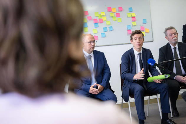 Edouard Geffray Visit an High School Lycee - Cachan French Education Minister Edouard Geffray, flanked by Headteacher Antoine Milovanovic and Head of the Creteil Education Authority Jean-François Chanet speaks to students during a visit to the high school Lycee Polyvalent de Cachan, in Cachan, on the outskirts of Paris, France on October 9, 2026, on the sidelines of a nationwide protest movement of students over learning conditions. Photo by Alexis Jumeau ABACAPRESS.COM Cachan France Copyright: xJumeauxAlexis ABACAx