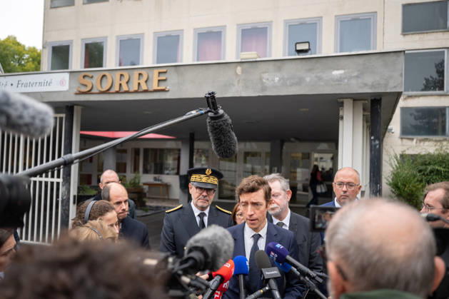 Edouard Geffray Visit an High School Lycee - Cachan French Education Minister Edouard Geffray speaks to the press after a visit to the high school Lycee Polyvalent de Cachan, in Cachan, on the outskirts of Paris, France on October 9, 2026, on the sidelines of a nationwide protest movement of students over learning conditions. Photo by Alexis Jumeau ABACAPRESS.COM Cachan France Copyright: xJumeauxAlexis ABACAx