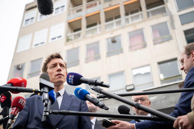 Edouard Geffray Visit an High School Lycee - Cachan French Education Minister Edouard Geffray speaks to the press after a visit to the high school Lycee Polyvalent de Cachan, in Cachan, on the outskirts of Paris, France on October 9, 2026, on the sidelines of a nationwide protest movement of students over learning conditions. Photo by Alexis Jumeau ABACAPRESS.COM Cachan France Copyright: xJumeauxAlexis ABACAx