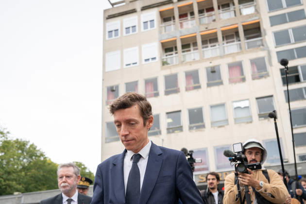 Edouard Geffray Visit an High School Lycee - Cachan French Education Minister Edouard Geffray leaves after a visit to the high school Lycee Polyvalent de Cachan, in Cachan, on the outskirts of Paris, France on October 9, 2026, on the sidelines of a nationwide protest movement of students over learning conditions. Photo by Alexis Jumeau ABACAPRESS.COM Cachan France Copyright: xJumeauxAlexis ABACAx