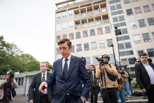 Edouard Geffray Visit an High School Lycee - Cachan French Education Minister Edouard Geffray leaves after a visit to the high school Lycee Polyvalent de Cachan, in Cachan, on the outskirts of Paris, France on October 9, 2026, on the sidelines of a nationwide protest movement of students over learning conditions. Photo by Alexis Jumeau ABACAPRESS.COM Cachan France Copyright: xJumeauxAlexis ABACAx