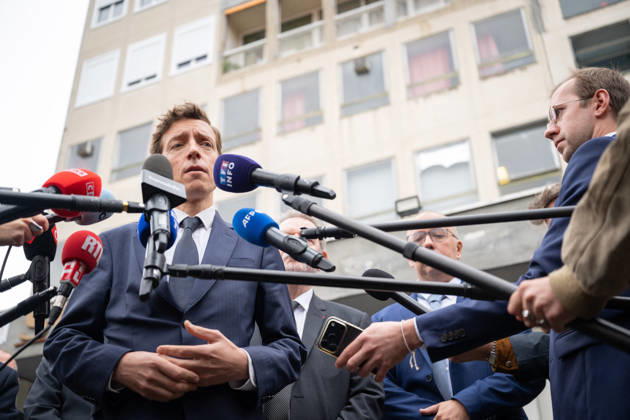 Edouard Geffray Visit an High School Lycee - Cachan French Education Minister Edouard Geffray speaks to the press after a visit to the high school Lycee Polyvalent de Cachan, in Cachan, on the outskirts of Paris, France on October 9, 2026, on the sidelines of a nationwide protest movement of students over learning conditions. Photo by Alexis Jumeau ABACAPRESS.COM Cachan France Copyright: xJumeauxAlexis ABACAx
