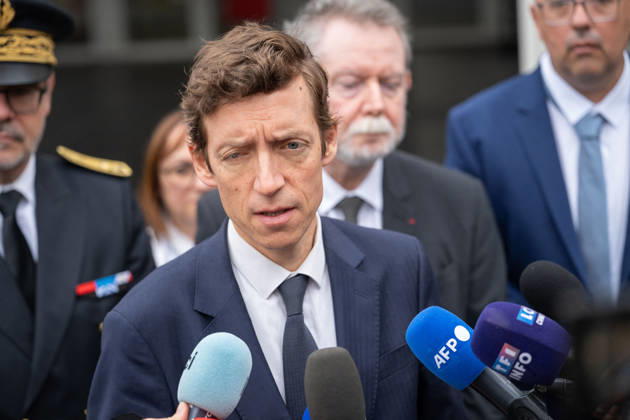 Edouard Geffray Visit an High School Lycee - Cachan French Education Minister Edouard Geffray speaks to the press after a visit to the high school Lycee Polyvalent de Cachan, in Cachan, on the outskirts of Paris, France on October 9, 2026, on the sidelines of a nationwide protest movement of students over learning conditions. Photo by Alexis Jumeau ABACAPRESS.COM Cachan France Copyright: xJumeauxAlexis ABACAx